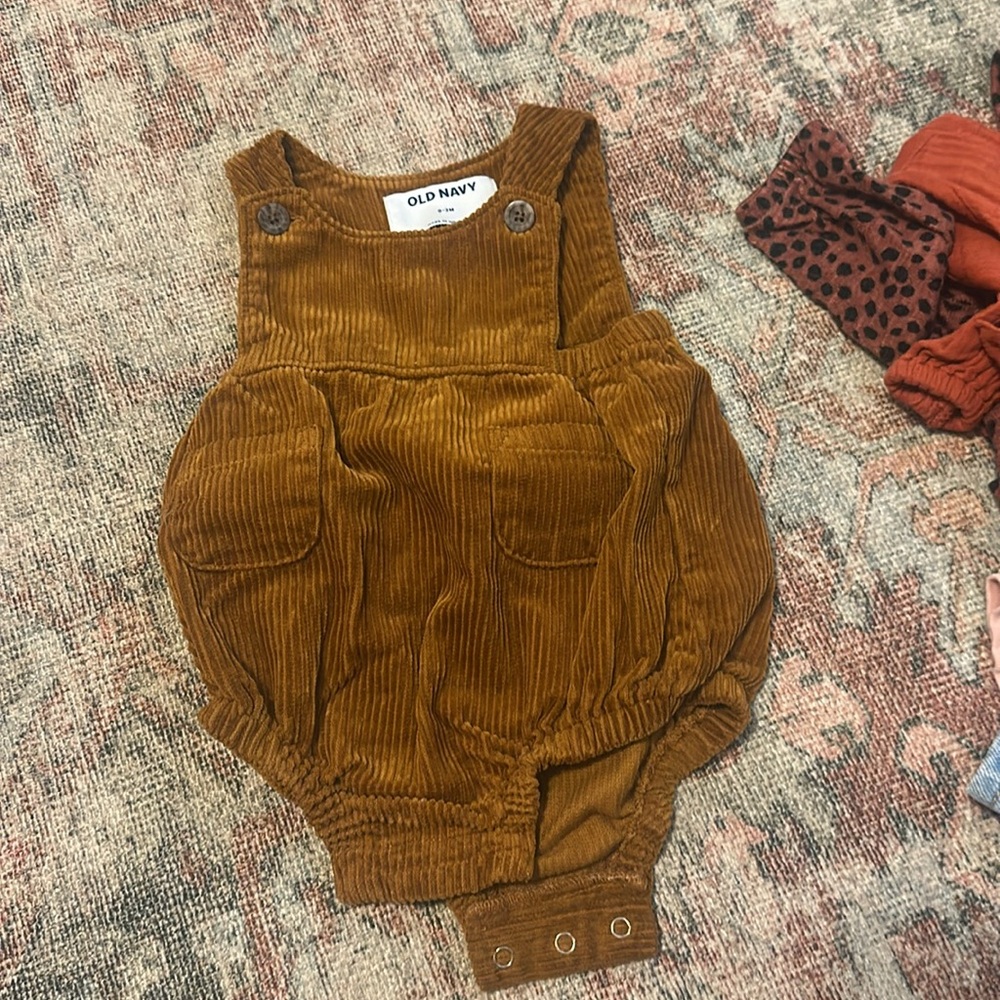 Old Navy 0-3 month bundle - Picture 5 of 5